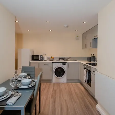 Cosy 1 Bedroom Basement Apartment With Private Patio Area London Exterior photo